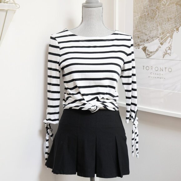 OLD NAVY Black & White Striped Mid Sleeve Tee - Picture 1 of 7